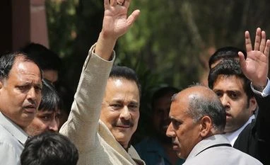 SC warns Sahara's Subrata Roy: Pay Rs 1,500 cr by June 15, or go to jail Subrata Roy Sahara