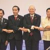 (From left) Brunei's Sultan Hassanal Bolkiah, Indonesia's President Joko Widodo, Malaysia's Prime Minister Najib Razak and Philippine's President Rodrigo Duterte link hands during the 12th  ASEAN Growth Area Summit in Manila (Photo: Reuters)