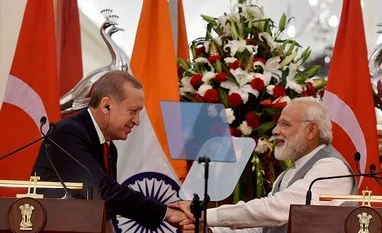 Turkey President Erdogan supports permanent UNSC seat for India rime Minister Narendra Modi shakes hands with Turkish President Recep Tayyip Erdogan after their joint statement at Hyderabad House in New Delhi