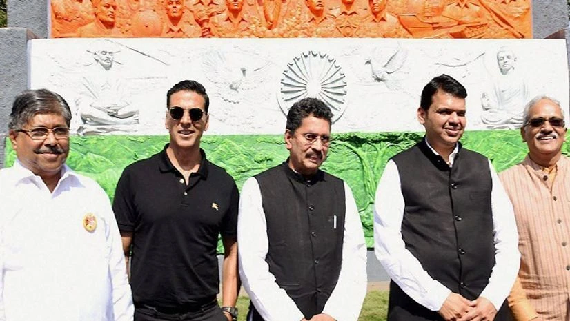 Devendra Fadnavis, Akshay Kumar Devendra Fadnavis, Akshay Kumar