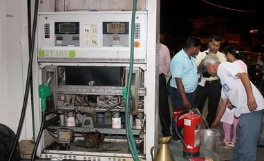 UP petrol pumps' owners call off strike after assurance on STF action Petrol pumps, UP petrol pumps, petrol