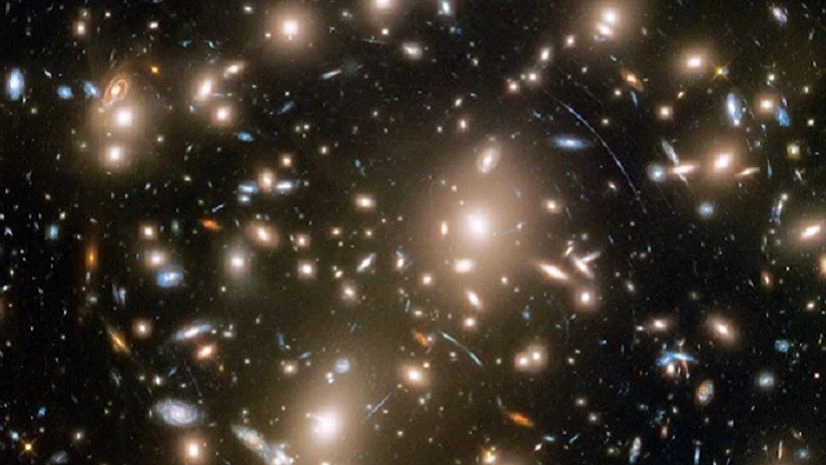 Galaxies, NASA, Hubble Photo: @HubbleTelescope
