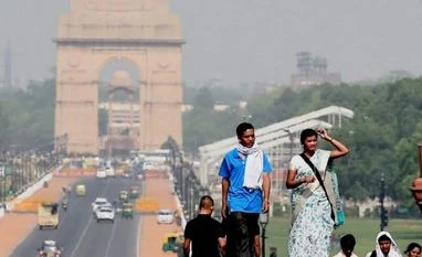 Delhi sees maximum temperature of 37.4 C, no favourable condition for rain Delhi heat, heat wave