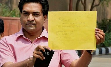 Mishra knocks at CBI's door with 'proof' against Kejriwal Kapil Mishra