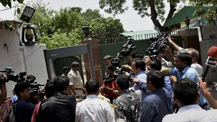 Lalu Prasad Yadav, Lalu, I-T Raids, benami deals Lalu Prasad Yadav, Lalu, I-T Raids, benami deals