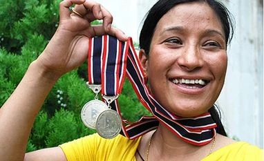 Anshu Jamsenpa becomes first Indian woman to climb Mt. Everest four times Anshu Jamsenpa