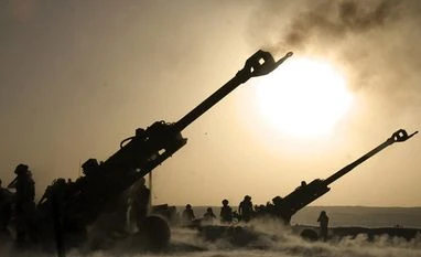 M777 ultra-light howitzer guns reach Pokhran for testing Howitzer guns, artillery guns