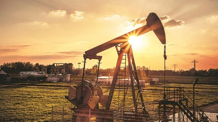 Oil prices at 3-week low as rising output risks Opec-led output cuts Oil prices at 3-week low as rising output risks Opec-led output cuts