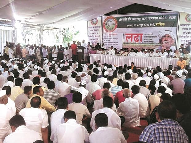 Protesting farmers give ultimatum to Maharashtra govt