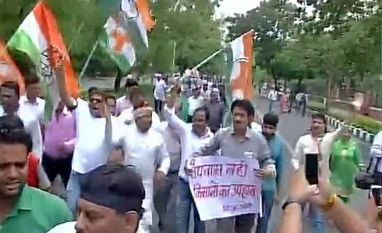 MP farmers' stir: CM Chouhan doing 'nautanki' with fast, says Congress graph