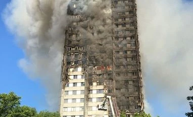 Huge fire engulfs residential tower in London, several dead Photo: Twitter
