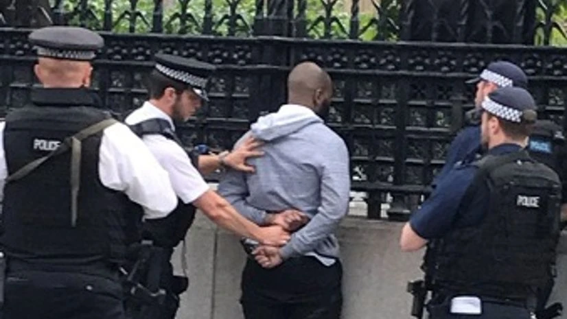 Scotland Yard arrests man with knife outside UK Parliament Scotland Yard arrests man with knife outside UK Parliament