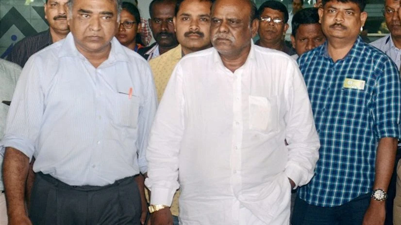 Justice CS Karnan Former Calcutta HC judge C S Karnan upon his arrival at the airport in Kolkata . Karnan, who was arrested from Coimbatore on Tuesday, more than a month after the Supreme Court sentenced him for contempt of court, was brought to Ko