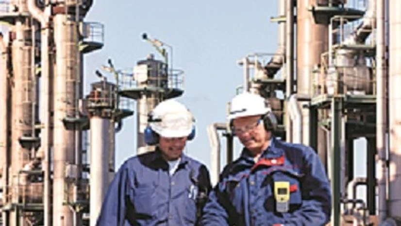 Refiners set to hike spending on digital technologies to operational costs Refiners set to hike spending on digital technologies to operational costs