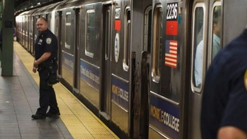 New York subway train derails; 36 injured, traffic disrupted New York subway train derails; 36 injured, traffic disrupted