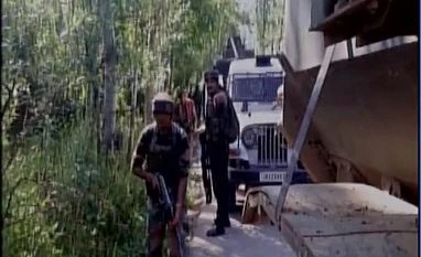 Kashmir: Two terrorists killed in Pulwama, one cop critical in Anantnag Photo: Twitter (@ANI_News)