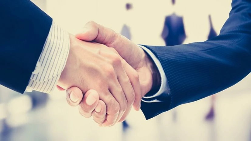 Deal, handshake Photo: www.shutterstock.com