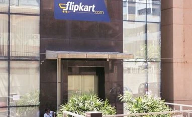 Flipkart commits $500 mn in PhonePe to take on Google, FB in UPI payments Flipkart commits $500 mn in PhonePe to take on Google, Facebook UPI payment