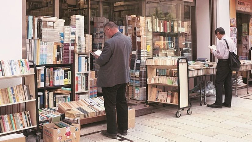 Two dozen Japanese firms have set up at least 62 shops or distributorships selling secondhand Japanese goods in eight South-east Asian countries Two dozen Japanese firms have set up at least 62 shops or distributorships selling secondhand Japanese goods in eight South-east Asian countries