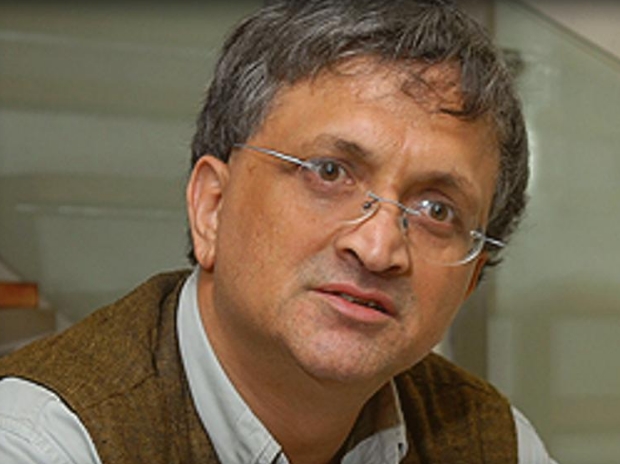 Ramachandra Guha apologises and removes beef tweet after criticism, threats | Business Standard News