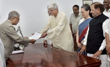 UPA's Vice-President nominee Gopalkrishna Gandhi files nomination Gopalkrishna Gandhi, Sonia Gandhi, VP pollls, nomination
