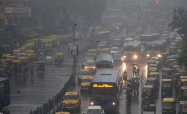 Gujarat: Flood-like situation in Saurashtra, 3 people drown A huge number of vehicles get queued up as the traffic comes to a standstil due to heavy rainfall in Kolkata