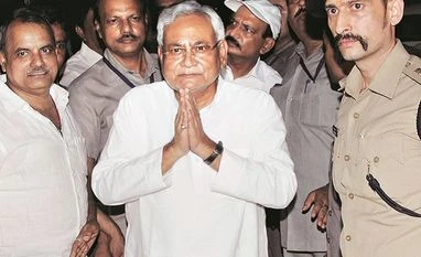 Nitish takes oath as Bihar CM at 10 am today, Sushil Modi to be his deputy Nitish Kumar