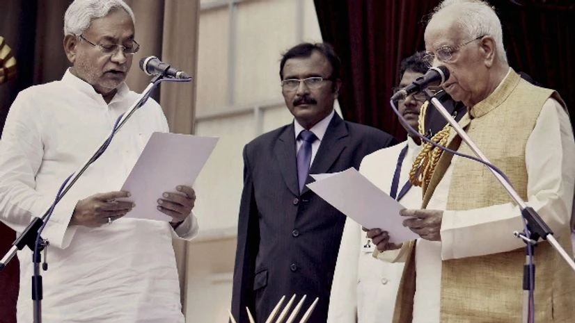 Bihar Governor Keshari Nath Tripathi administers oath to JD(U) President Nitish Kumar as Bihar Chief MInister at Raj Bhawan, in Patna. Bihar Governor Keshari Nath Tripathi administers oath to JD(U) President Nitish Kumar as Bihar Chief MInister at Raj Bhawan, in Patna.