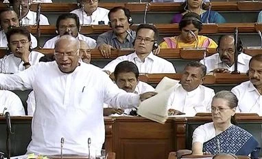 2G verdict: Cong asks BJP to apologise for scam charges, protests in House Lok Sabha