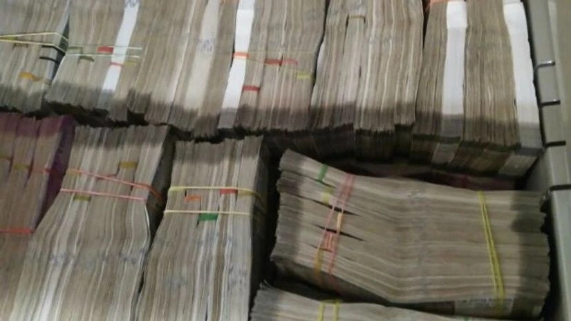 I-T raid I-T recovers Rs 5 cr from Karnataka minister managing Gujarat Congress MLAs