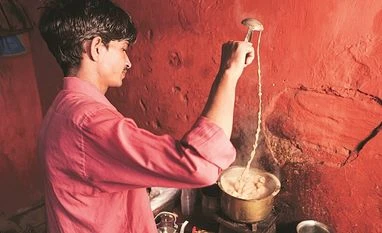 Meet the Pune 'chaiwala' who makes Rs 1.2 million per month tea, tea worker, chai, chaiwallah, tea maker