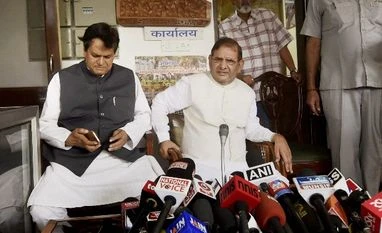 Sharad Yadav to host alliance meet tomorrow in a show of strength Sharad Yadav