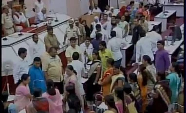 Aurangabad mayor suspends two AIMIM MLCs for 'insulting' Vande Mataram Ruckus in Aurangabad civic body