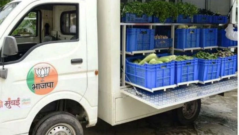 Farmer market on wheel The produce that farmers get to a district centre is uploaded on to a vehicle owned by a group of BJP workers, and delivered to the customer's doorstep