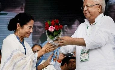 Mamata, Akhilesh, Sharad Yadav attend Lalu's anti-BJP rally in Patna Mamata Banerjee, Lalu Prasad Yadav, Mamata, Lalu, Bihar, Patna, TMC, RJD, West Bengal