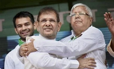Better join RJD if you want to survive in politics: JD(U) to Sharad Yadav RJD chief Lalu Prasad Yadav with rebel Janata Dal-United (JD-U) leader Sharad Yadav during the 'BJP bhagao, desh bachao' rally at Gandhi Maidan in Patna.( Photo: PTI)