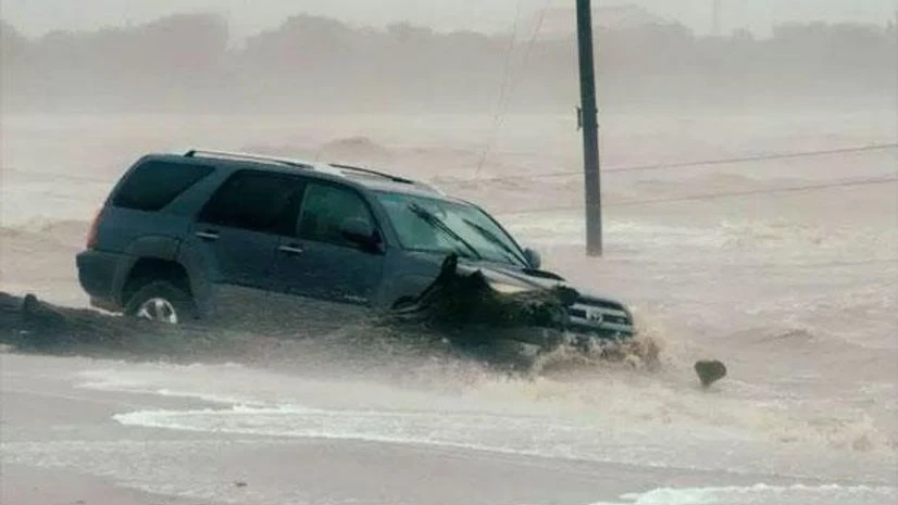 Hurricane Harvey: Houston devastated, thousands flee homes in boats Hurricane Harvey: Houston devastated, thousands flee homes in boats
