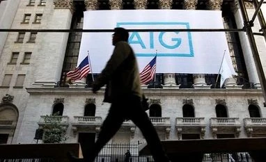 AIG Inc returns to pre-bailout paydays for CEO, top executives AIG Inc