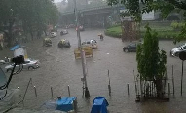 Mumbai rains live: Priyanka, Madhuri, Sonakshi, other celebs extend support In pics: Mumbai braces for typhoon-like weather, heaviest rain since 2005