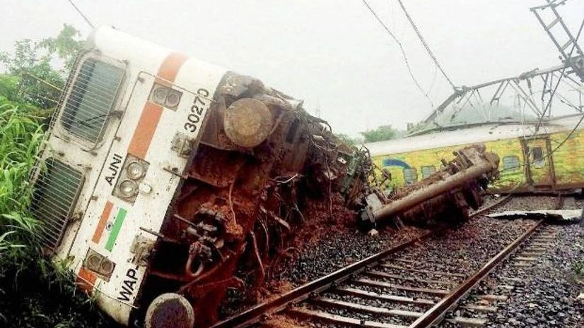 Duronto Express derailment, accident, train tragedy Duronto Express derailment, accident, train tragedy