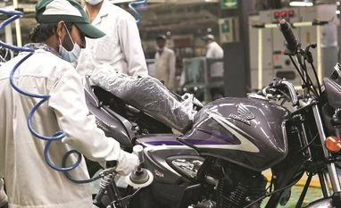 Honda bikes aim at middle segment Honda