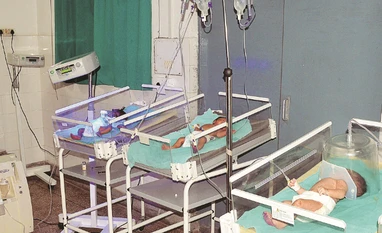 After 49 infant deaths, doctors go on mass leave in UP's Farrukhabad New-born babies at the Farrukhabad district hospital on Monday. The hospital recorded 30 neo-natal ICU deaths and 19 delivery deaths between July 20 and August 21. (Photo:PTI)