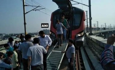 BJP-SP slugfest as hundreds trapped after Lucknow Metro breakdown on day 1 Lucknow Metro Rail service temporarily stopped near Alambagh station due to technical glitches, on its first public run