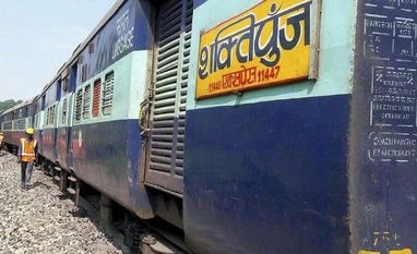 On a day of derailments, Piyush Goyal chairs high-level meeting on safety Shaktipunj