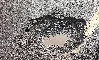 road, pothole People killed in road accidents in India increased by 4.6% — from 141,526 in 2014 to 148,707 in 2015