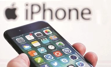 45% of all smartphones to be sold in 2022 will have OLED display: Report iPhone X