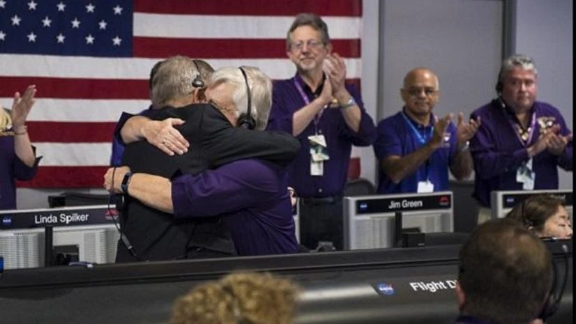 Nasa Cassini spacecraft, Cassini Images from @CassiniSaturn's #GrandFinale dive are being posted. (Photo: Twitter,@nasahqphoto)