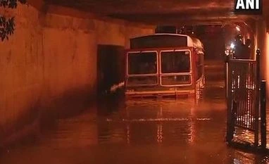 Mumbai braces for another day of heavy rains today, schools shut Mumbai rains, Mumbai rainfall