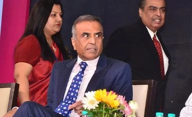 'Friends' Mukesh Ambani, Sunil Mittal to achieve the 'unimaginable' together! India Mobile Congress 2017, Airtel, Reliance, Mukesh Ambani, Sunil Mittal, telecom, telcos
