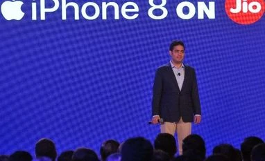 iPhone 8 in India: Tim Cook delivers message, people queue up on Day 1 Akash Ambani, Reliance Jio, Jio, iPhone 8 launch in India, Apple iPhone
